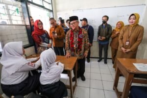Mendikdasmen Tinjau TKA di Surabaya