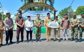 Pemkab Trenggalek bagikan 14 truk operasional untuk Koperasi Desa Merah Putih. Dorong ekonomi desa makin berkembang dan mandiri.