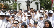Pemkot Surabaya lewat Dinas Pendidikan (Dispendik) lagi kasih teguran keras: Siswa SMP dilarang keras bawa motor sendiri