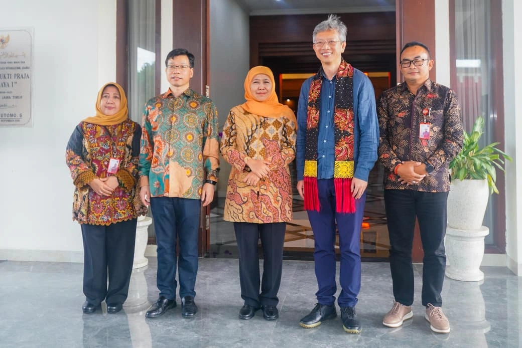 Gubernur Jawa Timur Khofifah Indar Parawansa menerima kunjungan Duta Besar Republik Rakyat Tiongkok (RRT) untuk Indonesia
