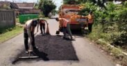 Dinas Pekerjaan Umum dan Penataan Ruang (DPUPR) setempat fokus menggarap ruas Jalan Patalan–Patokan dengan metode tambal sulam