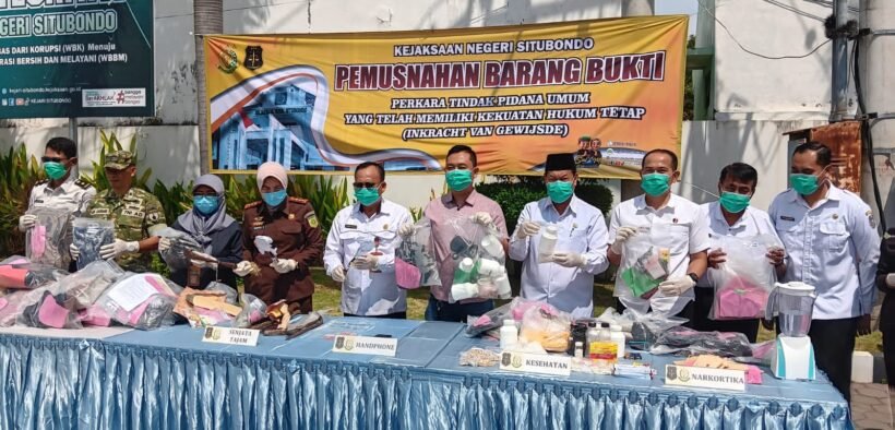 Kejaksaan Negeri (Kejari) Situbondo kembali memusnahkan barang bukti dari puluhan perkara pidana sebagai bagian penegakan hukum