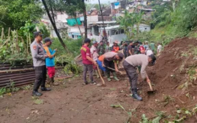 Akses jalan alternatif di Dusun Sengon, Desa Dalisodo, Kecamatan Wagir, sempat lumpuh total akibat longsor