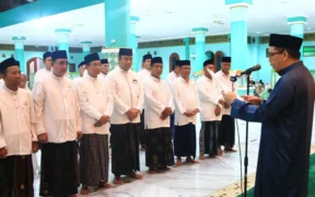 Suasana khidmat terasa di Masjid Agung Raudlatul Jannah Kota Probolinggo, saat pengukuhan pengurus baru membawa Konsep Masjid Emas