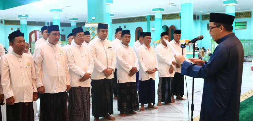 Suasana khidmat terasa di Masjid Agung Raudlatul Jannah Kota Probolinggo, saat pengukuhan pengurus baru membawa Konsep Masjid Emas