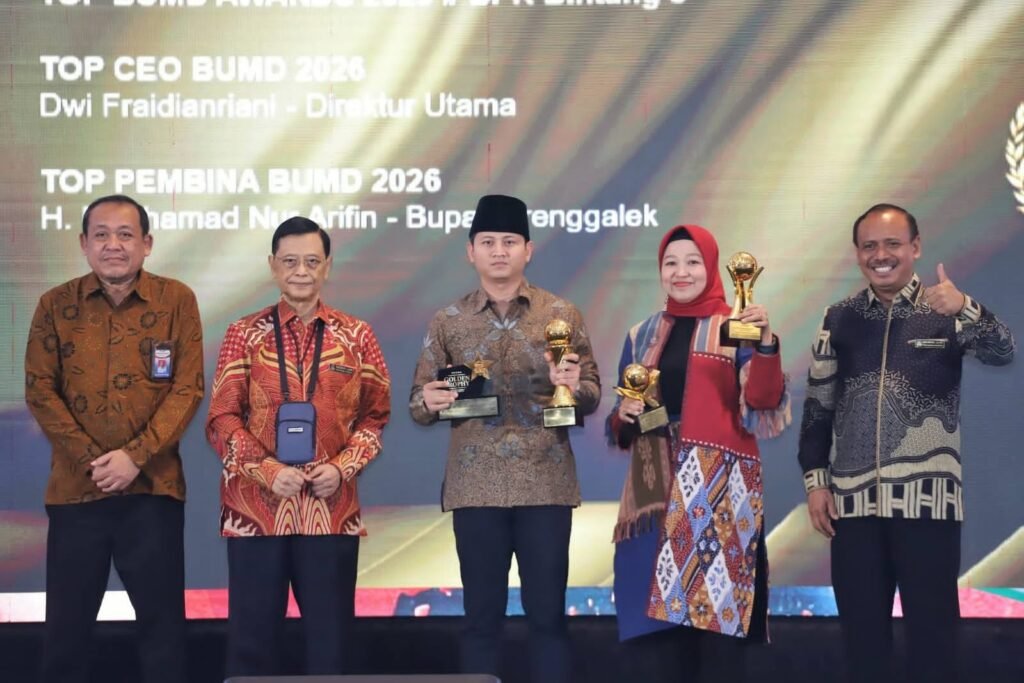 3 Tahun Berturut-turut, BPR Jwalita Raih Golden Trophy