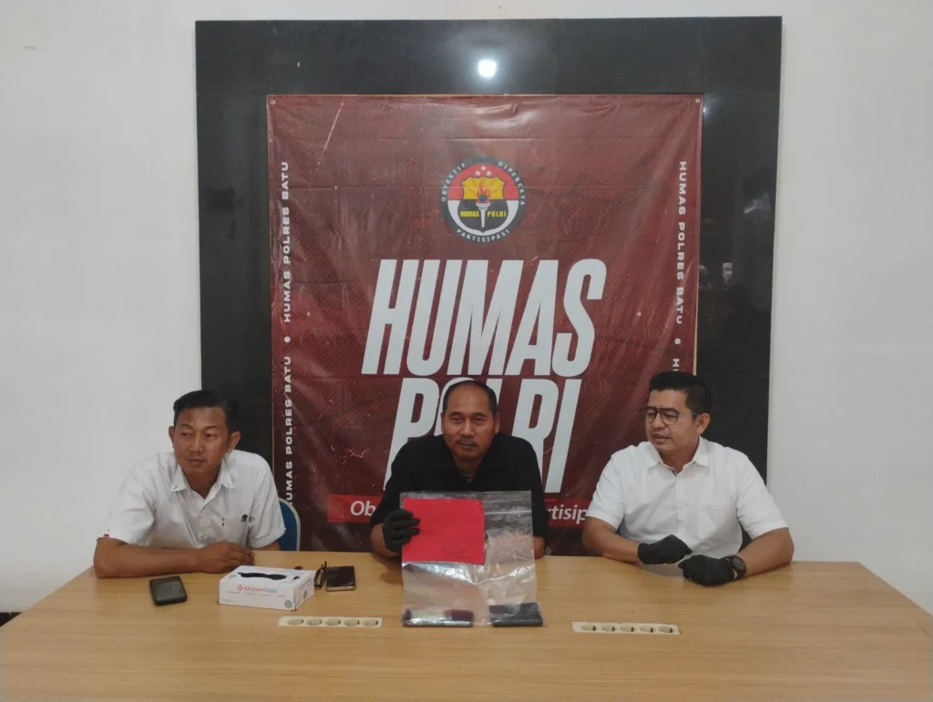 Ketangkap Pas COD, Seorang pria berinisial S berhasil diringkus tim Satresnarkoba Kota Batu setelah kedapatan membawa puluhan pil ekstasi.