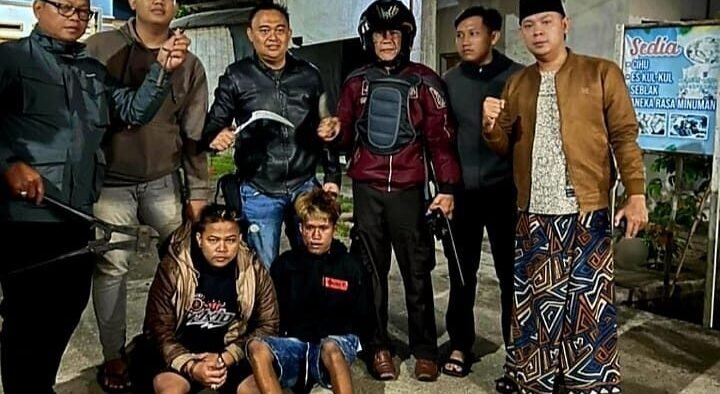 2 Pria bersaudara di probolinggo berinisial HR dan A ini malah kompak jadi terduga spesialis begal jalanan dan akhirnya diciduk polisi