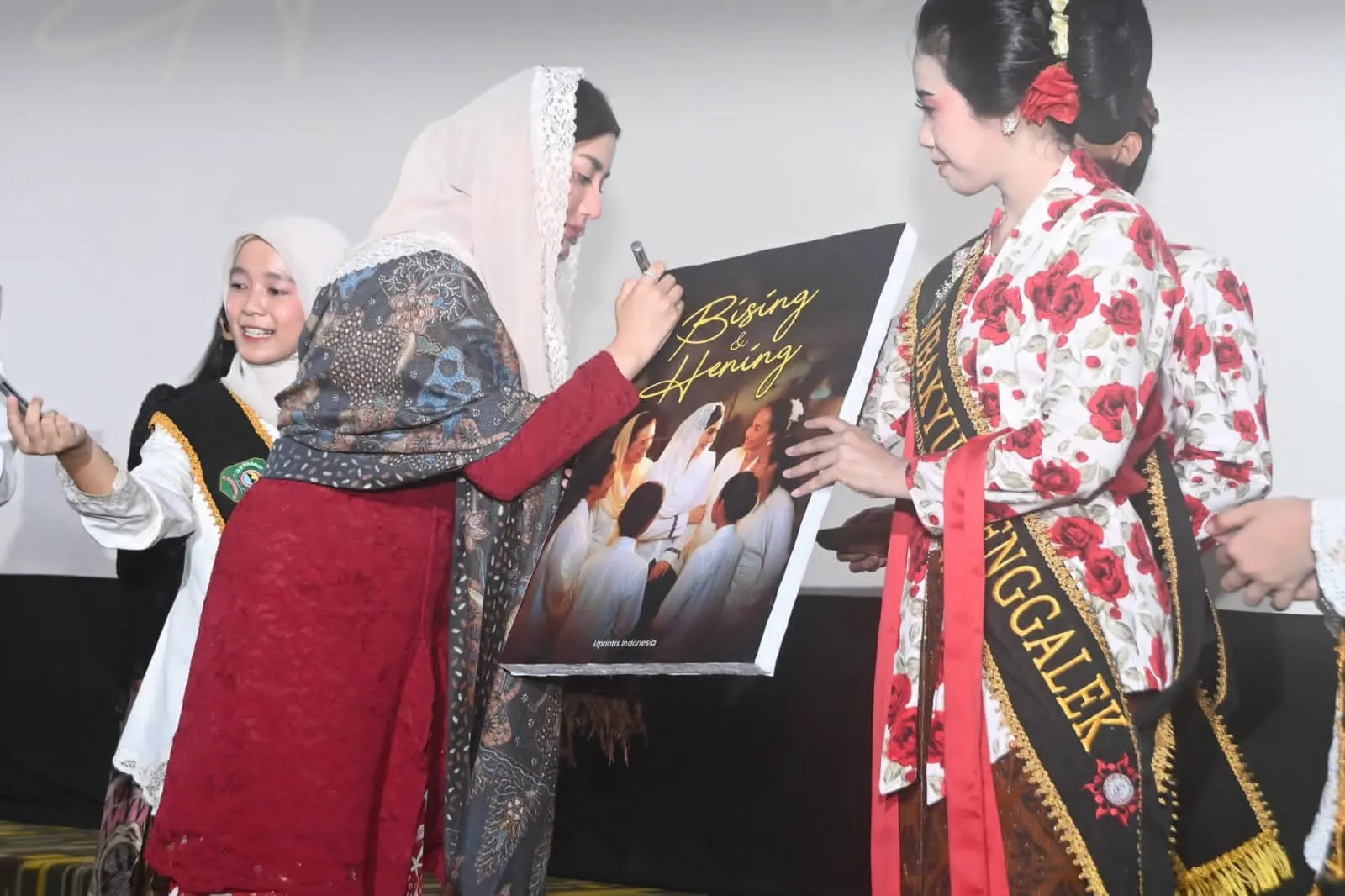 Semangat Kartini, Novita Hardini Rilis Buku Inspiratif “Bising dan Hening”