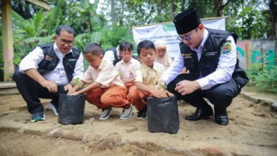 Para siswa trenggalek diajak turun langsung ke “dunia pertanian” lewat program swasembada pangan berbasis sekolah.