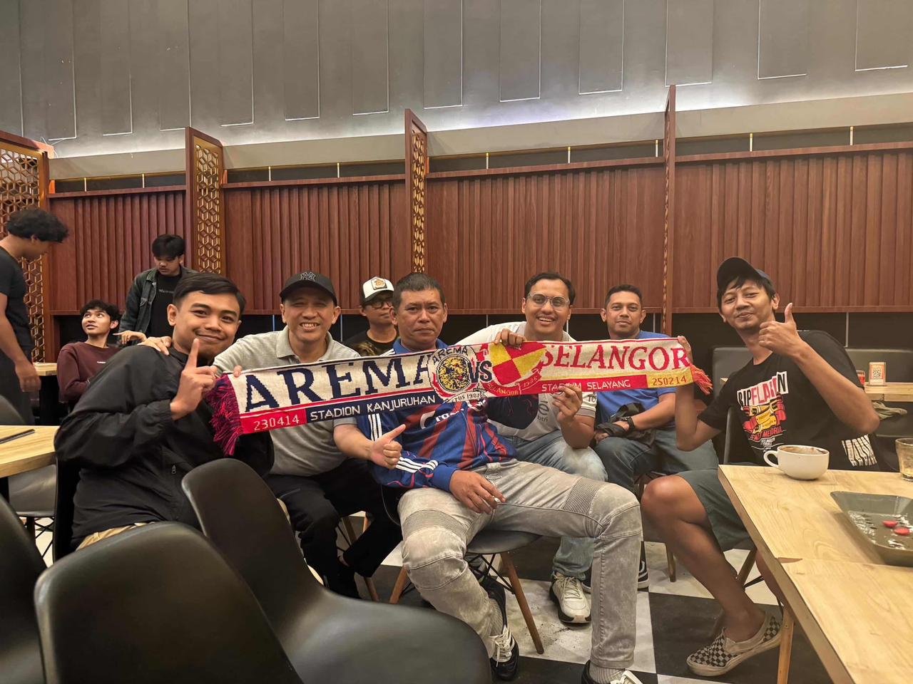 Danial Mazalan, seorang penyokong setia Selangor FC asal Malaysia saat berkunjung ke Bumi Arema, Temukan Persaudaraan di Bumi Arema