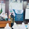 Nggak Perlu Obat, Santri Putri Diajari Teknik Akupresur dan Herbal Kunyit Asam