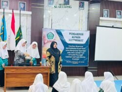 Nggak Perlu Obat, Santri Putri Diajari Teknik Akupresur dan Herbal Kunyit Asam