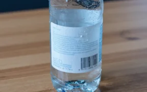 Plastik Mencekik, Harga Air Mineral Terancam Naik!