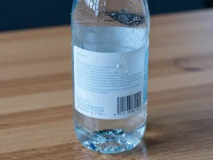 Plastik Mencekik, Harga Air Mineral Terancam Naik!