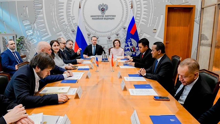 Pas lagi krisis minyak Menteri ESDM, Bahlil Lahadalia, baru aja "bungkus" kesepakatan penting sama Rusia buat impor minyak mentah dan LPG