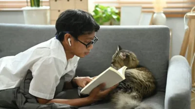 Pecinta buku membangun personal branding melalui review dan konten literasi”