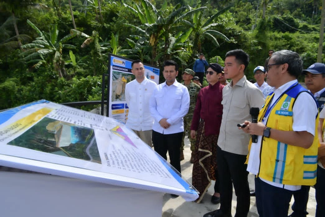Wakil Presiden Gibran Rakabuming Raka meninjau langsung progres pembangunan Bendungan Bagong di Kabupaten Trenggalek, Kamis (30/4/2026).