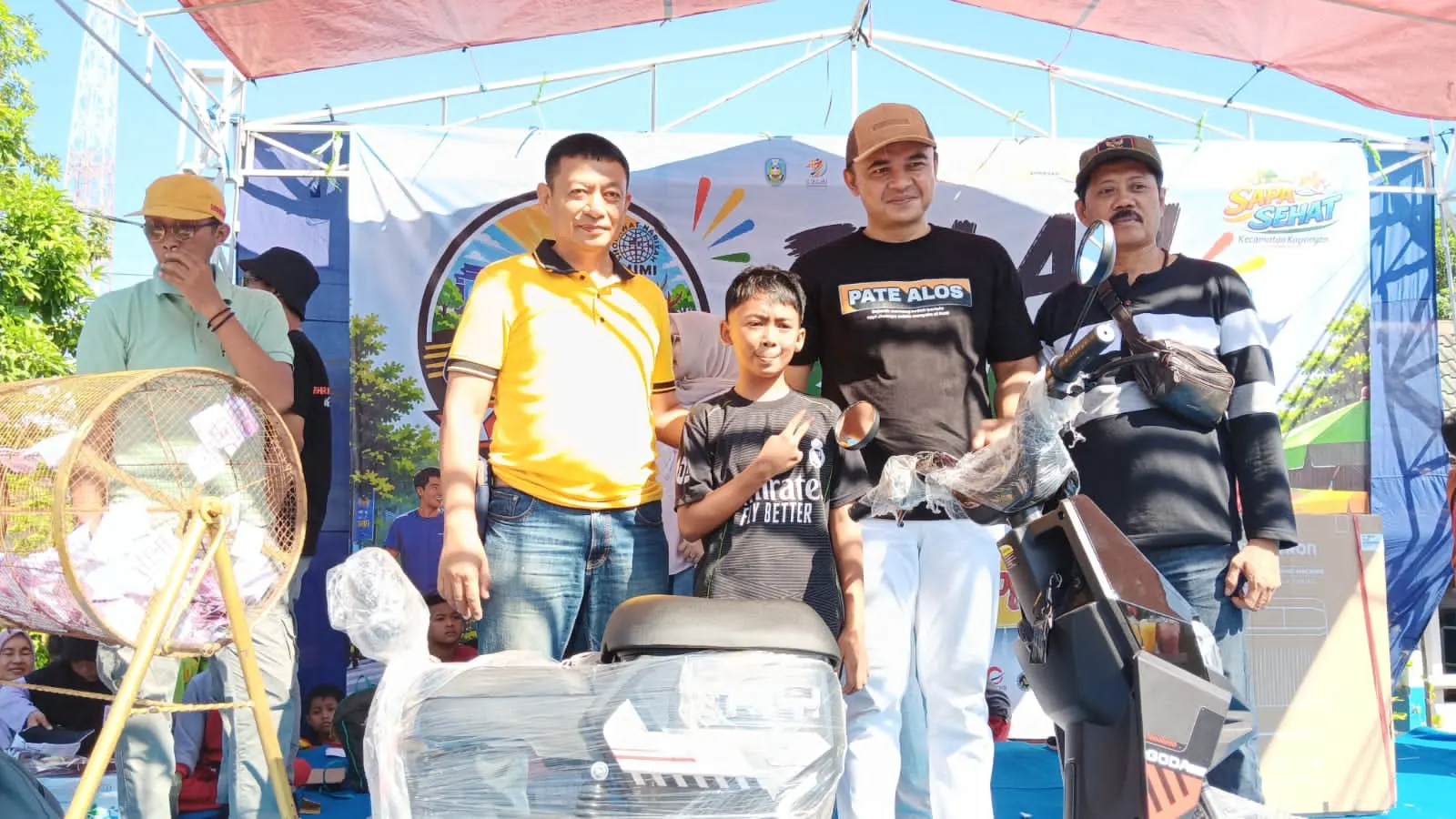 Pemerintah Kecamatan Kapongan, Situbondo resmi meluncurkan program Car Free Day (CFD) bersama dengan jalan sehat dan cek kesehatan gratis