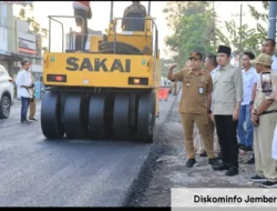 Gus Fawait Pastikan Perbaikan Jalan Rusak di Kencong Mulai Dikebut