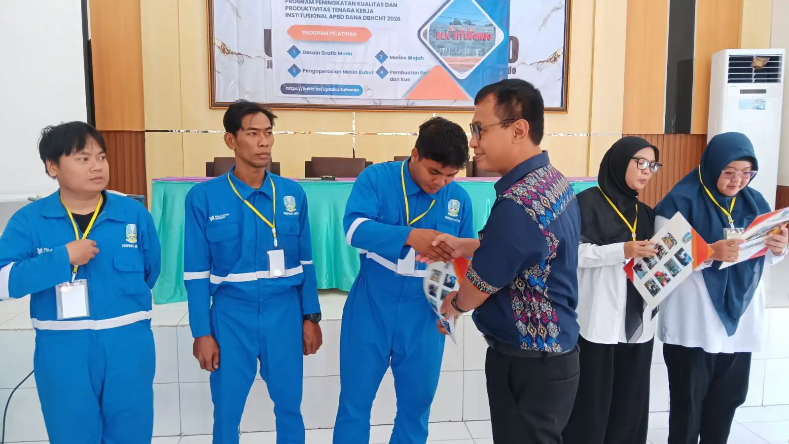 UPT Balai Latihan Kerja (BLK) Kabupaten Situbondo resmi menutup kegiatan Pelatihan Tenaga Kerja Institusional APBD DBHCHT Tahun 2026
