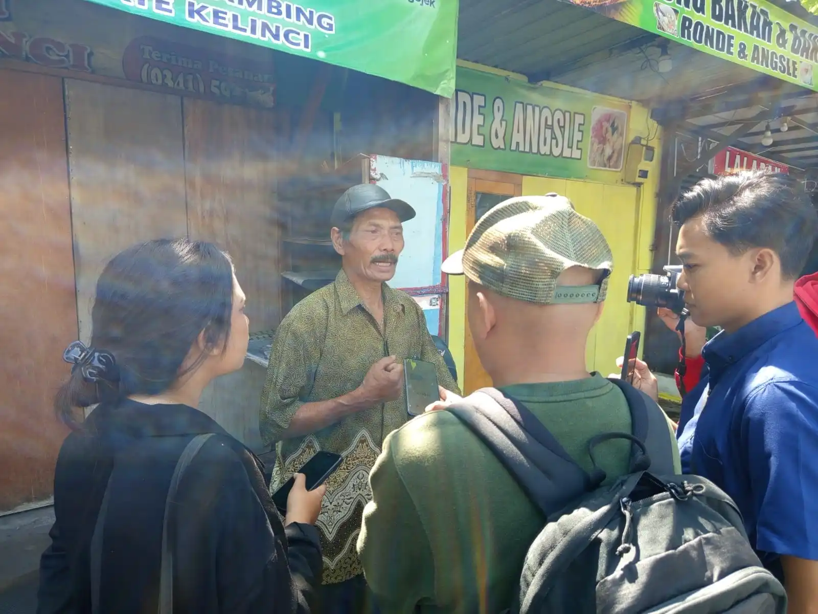Pembongkaran Pos Polisi di kawasan Perempatan atau Simpang Patih, Desa Pesanggrahan, Kecamatan Batu mulai dilakukan pada Rabu (13/5/2026).