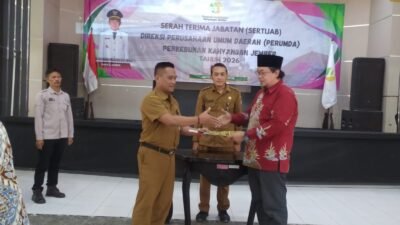 Direksi baru Perumda Kahyangan Jember pilih sertijab sederhana tanpa prasmanan demi efisiensi anggaran dan empati terhadap buruh perkebunan.