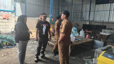 Sekelompok warga Kencong berhasil mengolah sampah plastik rumah tangga menjadi bahan bakar menyerupai solar yang siap digunakan.