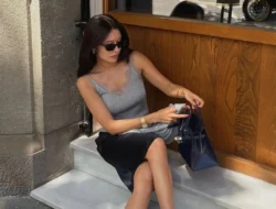 Kembalinya Tren Silky Camisole Top yang Chic & Effortless