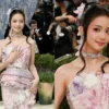 Jisoo BLACKPINK Debut di Met Gala 2026: Vibe “Pink Princess Dior”