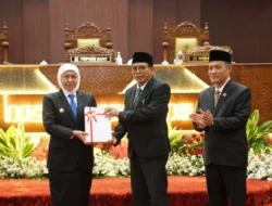DPRD Jatim Sahkan Rekomendasi LKPJ Gubernur 2025 dalam Rapat Paripurna