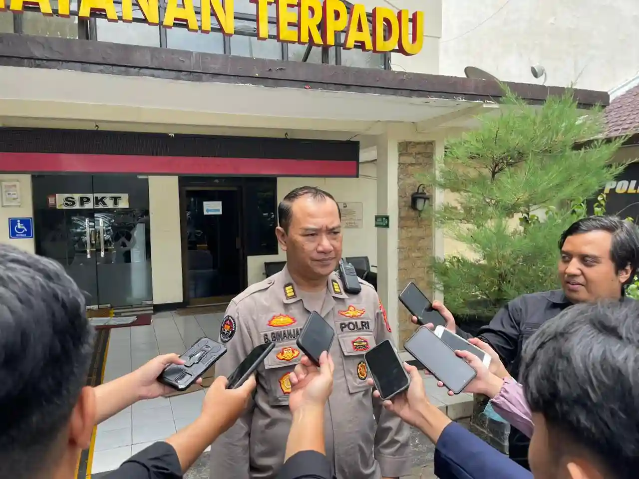 Beberapa hari terakhir Viral dengan kabar kemunculan sosok yang disebut sebagai “pocong begal” di wilayah Malang Raya.