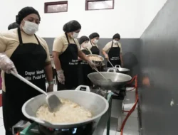 Kepala KSP Dudung Pastikan MBG Gak Bakal Berhenti
