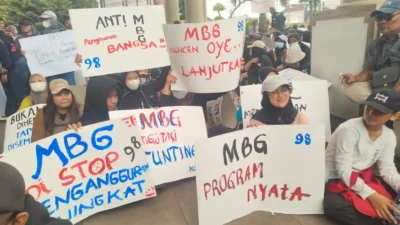 Forum Masyarakat Jember Maju (FMJM) kompak turun ke jalan dan tegas menyuarakan penolakan terhadap penutupan program MBG