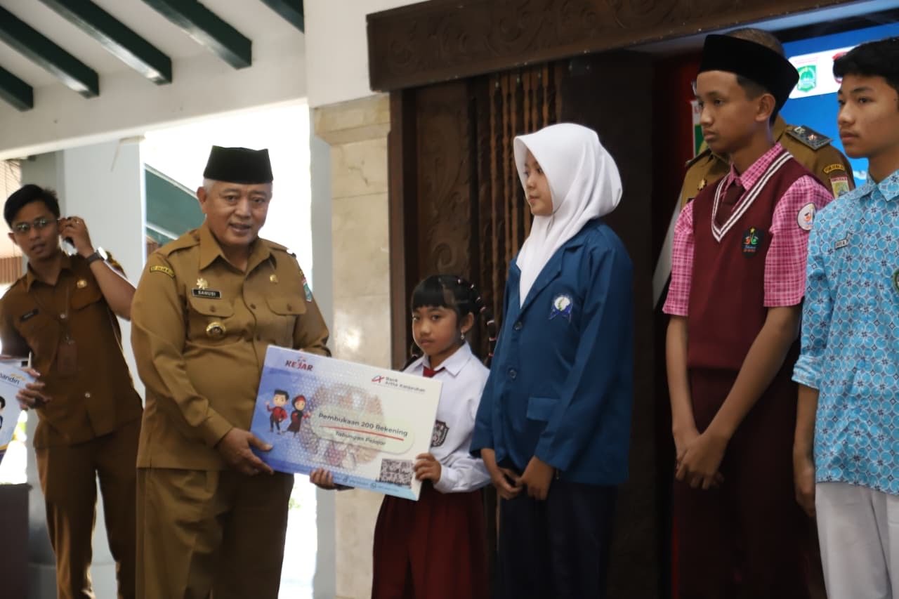 Pemerintah Kabupaten Malang bareng OJK dan Bank Indonesia langsung tancap gas memperkuat benteng finansial para pelajar.