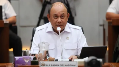 Presiden Prabowo Subianto resmi mencopot Dadan Hindayana dari jabatannya sebagai Kepala Badan Gizi Nasional (BGN).