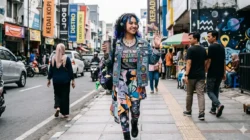 Vibing on Their Own Frequency: Mengapa Zodiak Aquarius Itu Beda!