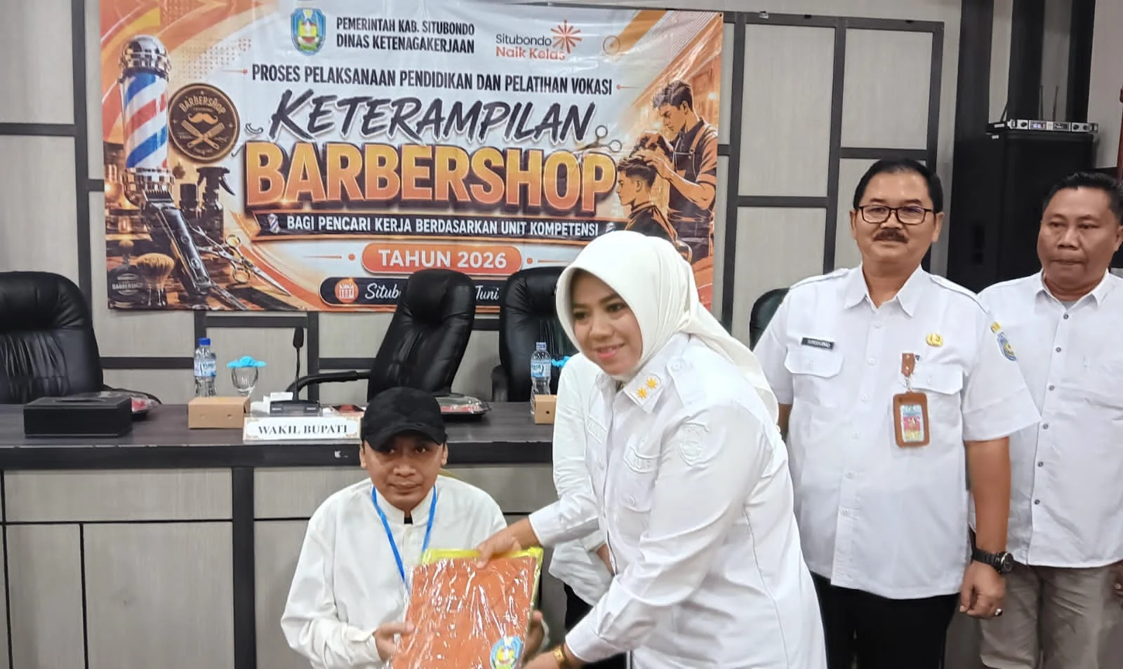 Dinas Ketenagakerjaan Kabupaten Situbondo menggelar pelatihan keterampilan barbershop bagi pencari kerja berbasis klaster kompetensi