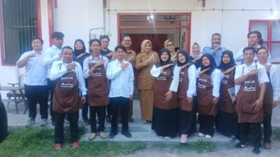 Wakil Bupati Situbondo, Nyai Hj. Khoirani (Ulfiyah), secara resmi menutup kegiatan pelatihan vokasi keterampilan bean roastery