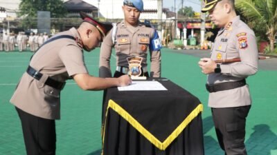 Polres Malang melaksanakan serah terima jabatan Kapolsek Kalipare yang dipimpin langsung Kapolres Malang, di Mapolres Malang (29/6/2026).