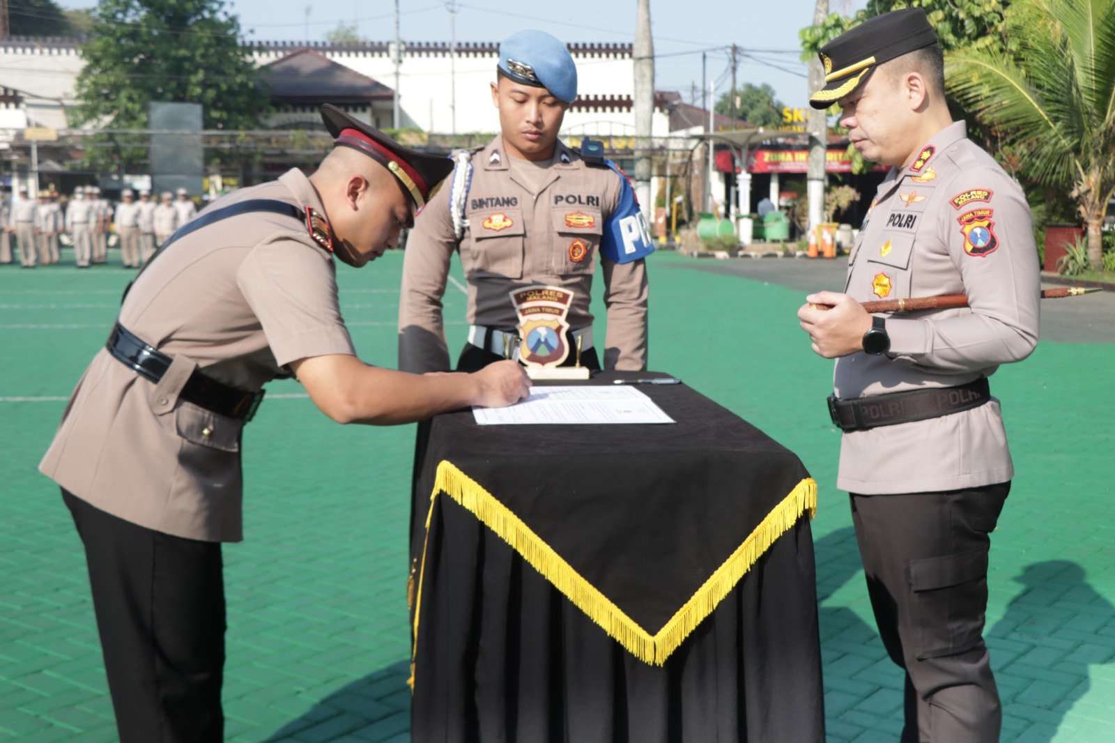 Polres Malang melaksanakan serah terima jabatan Kapolsek Kalipare yang dipimpin langsung Kapolres Malang, di Mapolres Malang (29/6/2026).