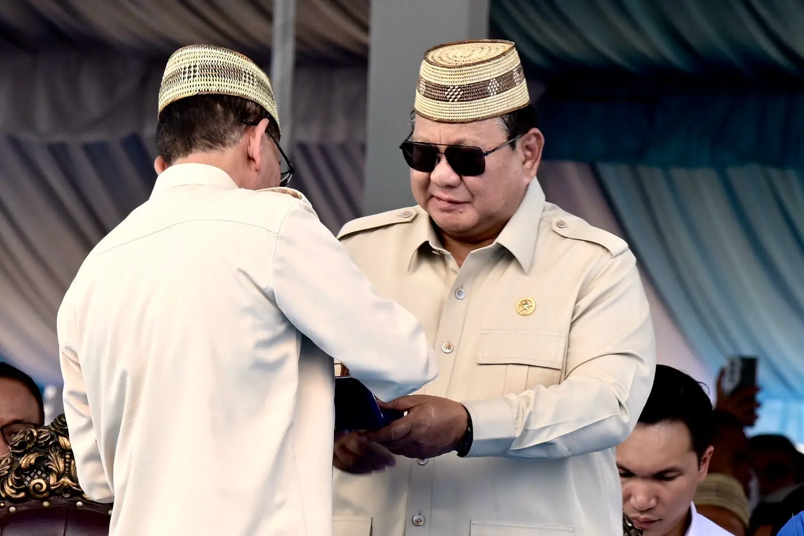 Presiden Prabowo Subianto blak-blakan menyoroti mandeknya kenaikan gaji guru disebabkan oleh kebocoran duit negara ribuan triliun!