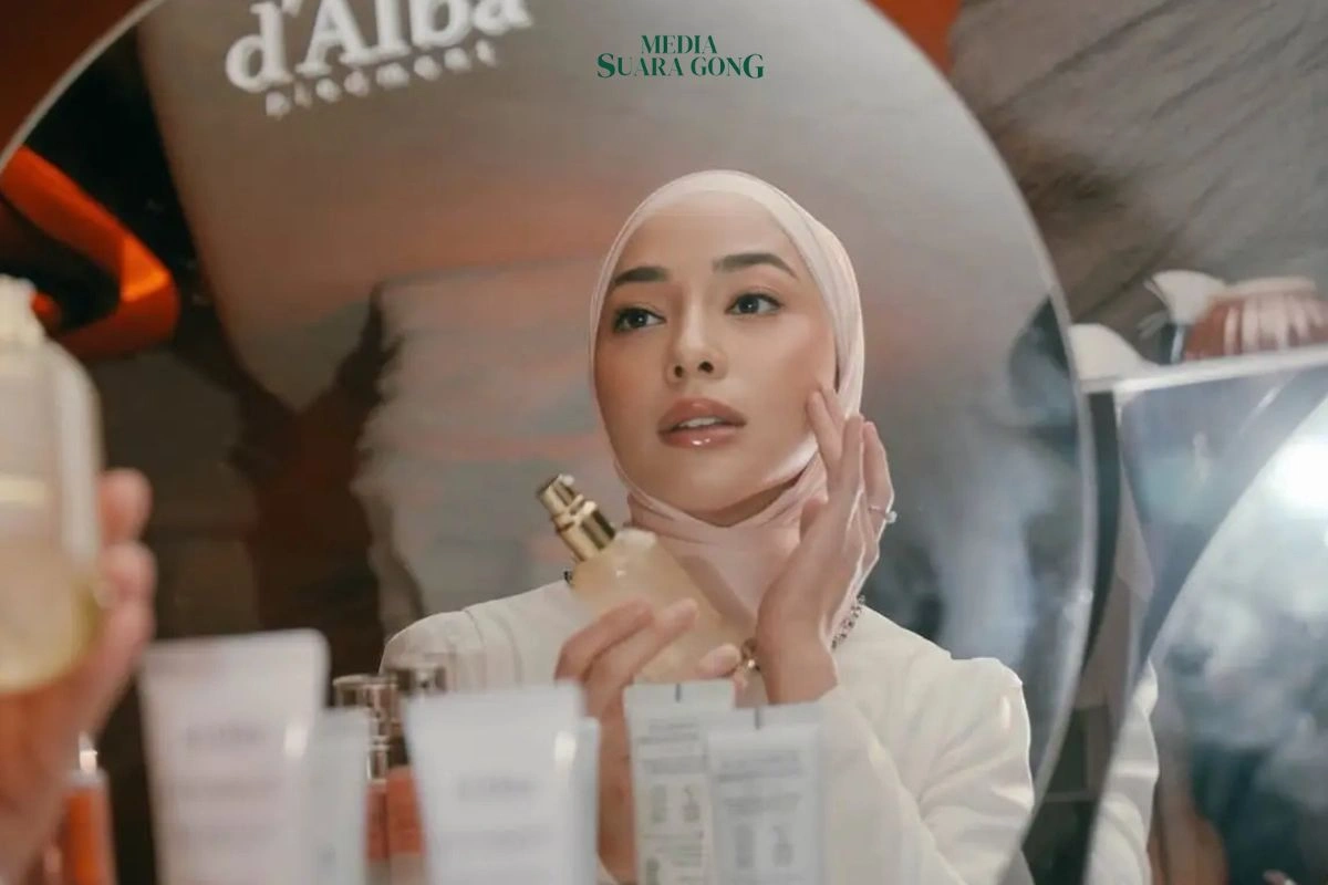 Aktris dan ibu profesional, Nikita Willy, ngespil tips simpel namun sangat krusial untuk menjaga skin barrier tetap sehat ditengah kesibukan