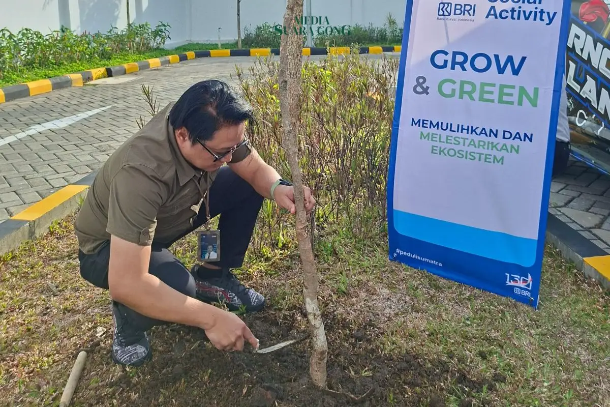 Peringati Hari Lingkungan Hidup Sedunia 2026, BRI Branch Office Malang Soekarno Hatta menggelar aksi penanaman pohon di lingkungan sekitar
