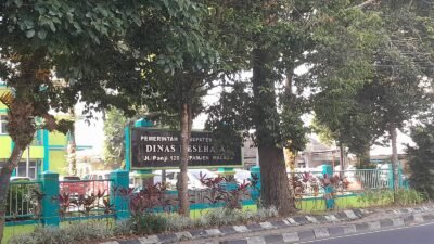 Tim penyidik Kejaksaan Negeri menggeledah kantor Dinkes Kabupaten Malang pada Rabu (8/7/2026) terkait dugaan korupsi ambulans