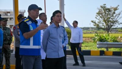 Wakil Presiden RI, Gibran Rakabuming Raka, turun langsung ke lapangan untuk meninjau progres pembangunan Jalan Tol Prosiwangi