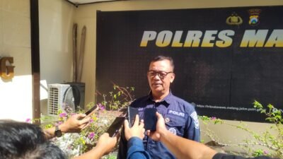 Seorang pria berinisial DCP (40) asal Turen, Kabupaten Malang, nekat membobol rumah dan mengambil perhiasan emas tetangga