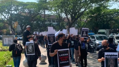 Insan pers dari organisasi wartawan di Malang Raya menggelar aksi unjuk rasa, mendesak Presiden Minta Maaf usai sebut wartawan London Ireng