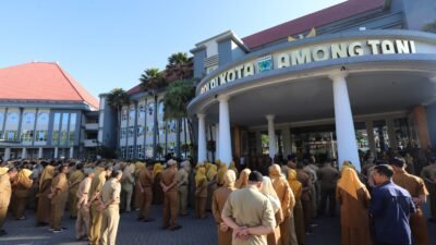 Wali Kota Batu, Nurochman, memimpin langsung Apel Senin Pagi di Balai Kota Among Tani, Ingatkan peningkatan inovasi kepada OPD