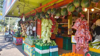 MBG Berhenti, Harga Buah Lokal di Malang Langsung Turun